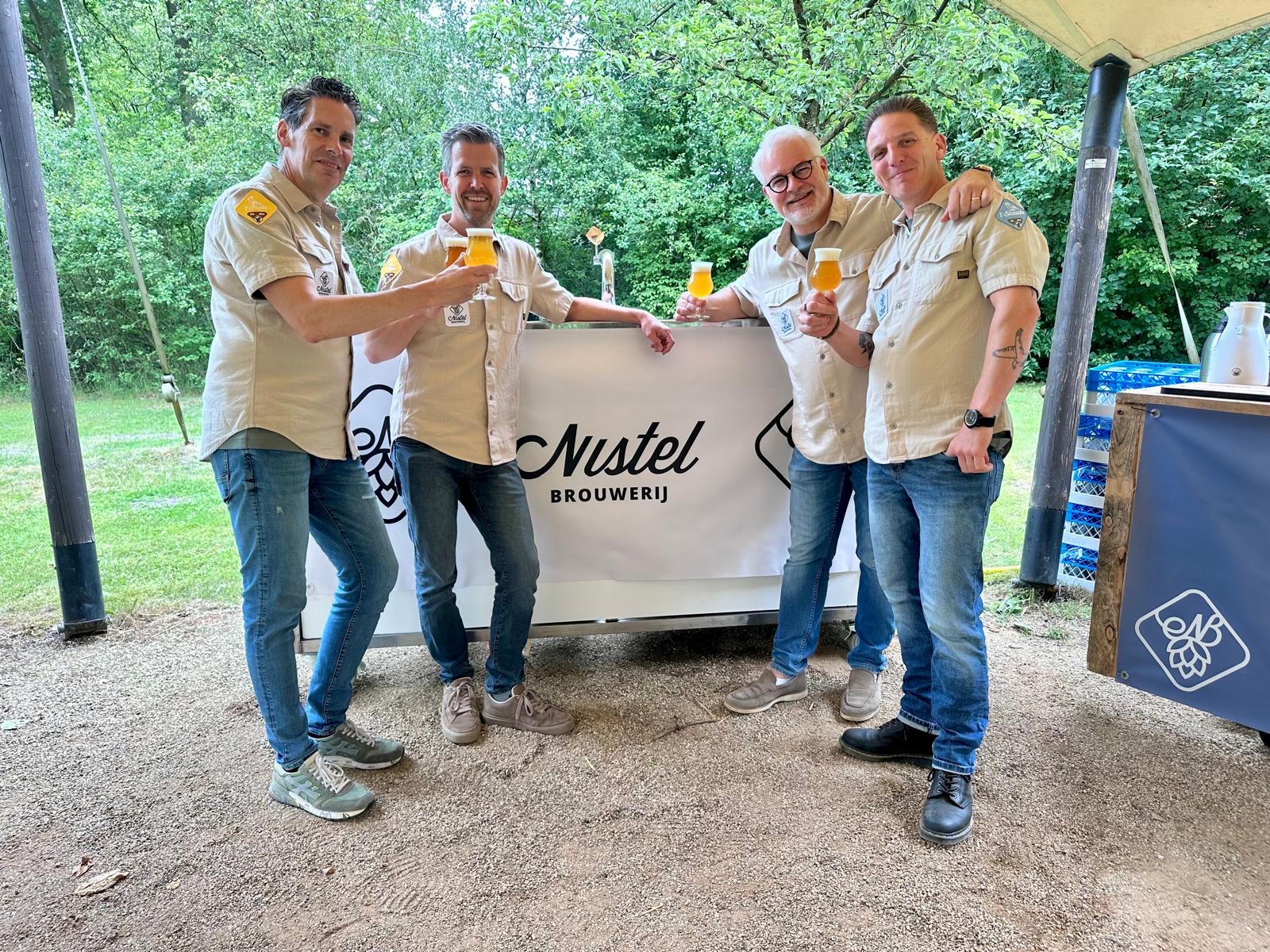 Brouwgenootschap De Hopmannen team in de brouwerij